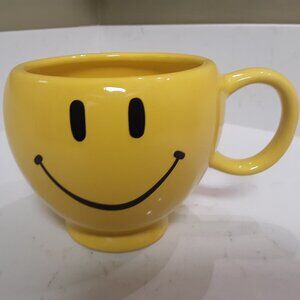 Large 16oz  Smiley Face Mug!